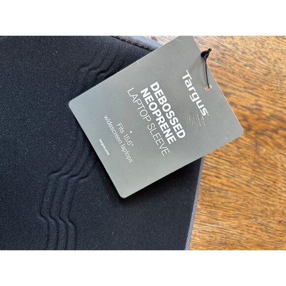 New! Targus Debossed Laptop Sleeve for up 15.6” Computers Black Gray Zip - Picture 2 of 6